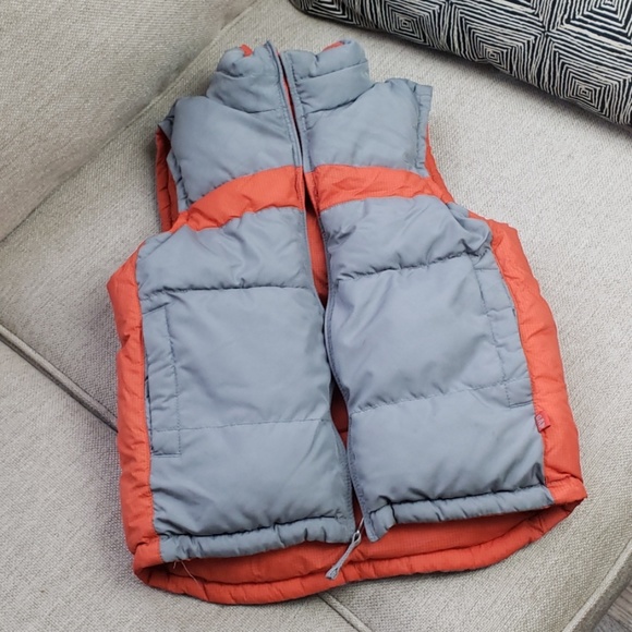 Gap Kids reversible puffer vest - Picture 2 of 8